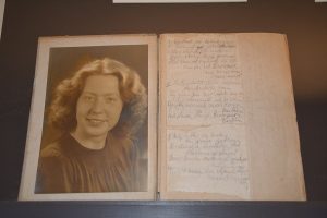 Aantekeningenboekje van Hannie Schaft in bruikleen gegeven aan de tentoonstelling vrouwen in verzet 2017