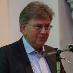 Lees meer over het artikel Prof. Drs. J. Wallage: Een streep in het zand