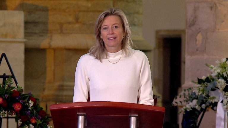Lees meer over het artikel Kajsa Ollongren: De grijstinten van de vrede