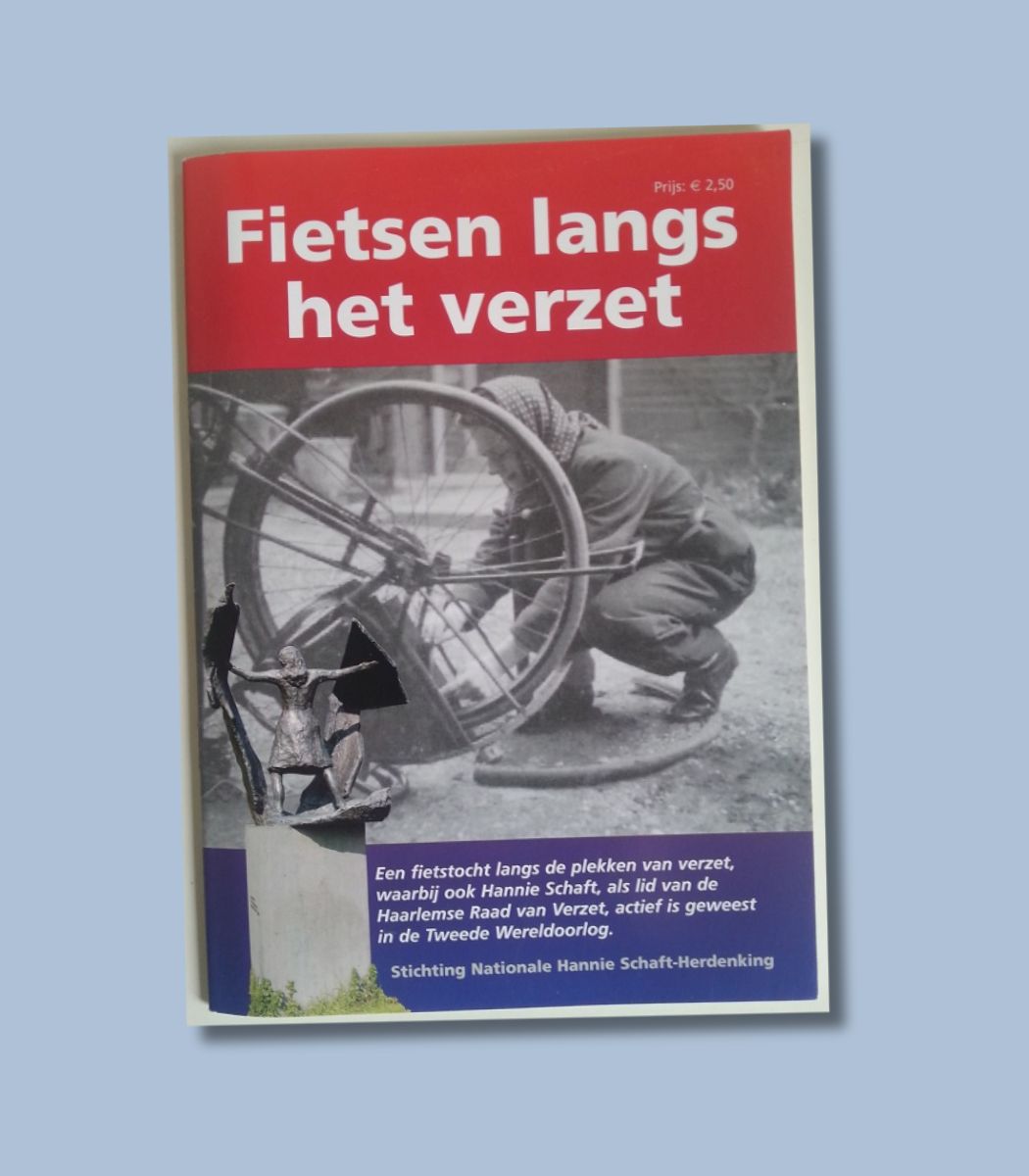 Hannie Schaft boek met een fietstocht langs de plekken van verzet waarbij ook Hannie Schaft, als lid van de Haarlemse Raad van Verzet, actief is geweest in de Tweede Wereldoorlog.