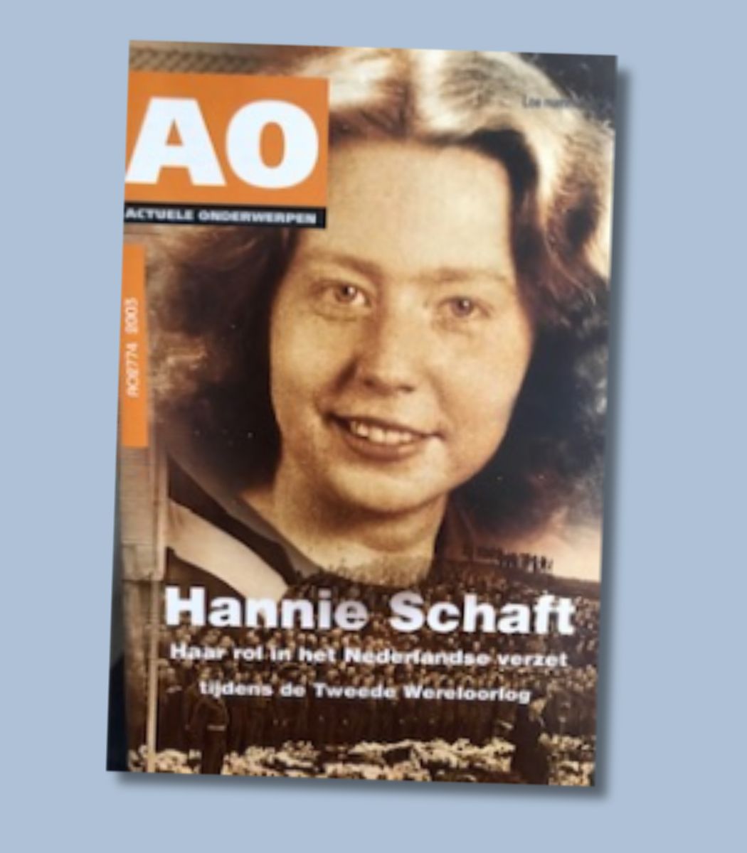 Een brochure uit de AO-reeks (Actuele Onderwerpen) uit 2003, geschreven door Sophie Poldermans over het leven van de verzetsstrijder Hannie Schaft tijdens de Tweede Wereldoorlog.