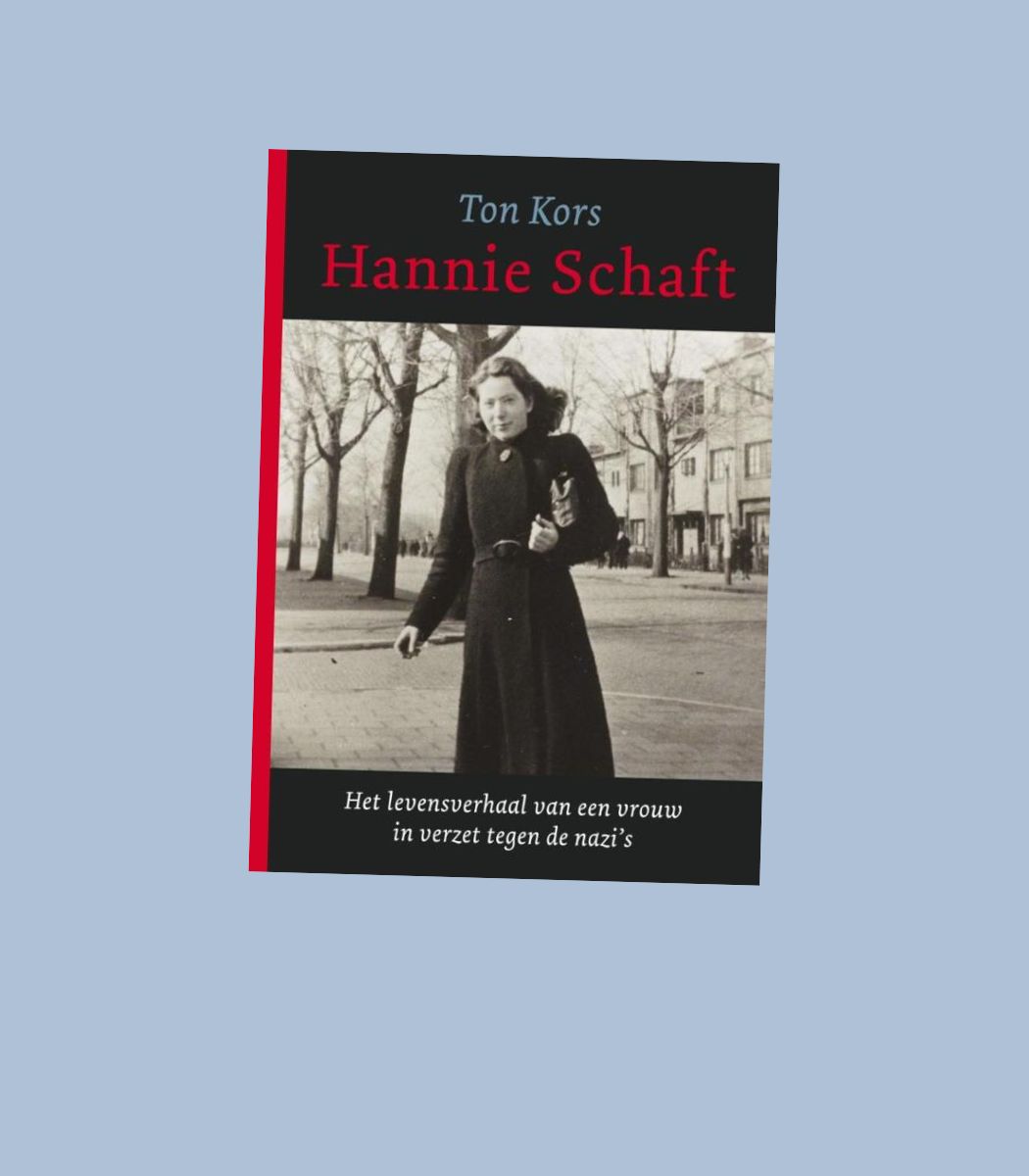 Het standaardwerk over Hannie Schaft. Ton Kors’ Hannie Schaft geeft een uitstekend gedocumenteerd en levendig beeld van een van de belangrijkste figuren van het Nederlandse verzet tijdens de Tweede Wereldoorlog. Aan deze uitgave wordt een uitgebreid nawoord toegevoegd. Ton Kors (1946-1993) was correspondent in Zuid-Afrika, werkte voor het Haarlems Dagblad en was chef reportage bij Nieuwe Revu.
