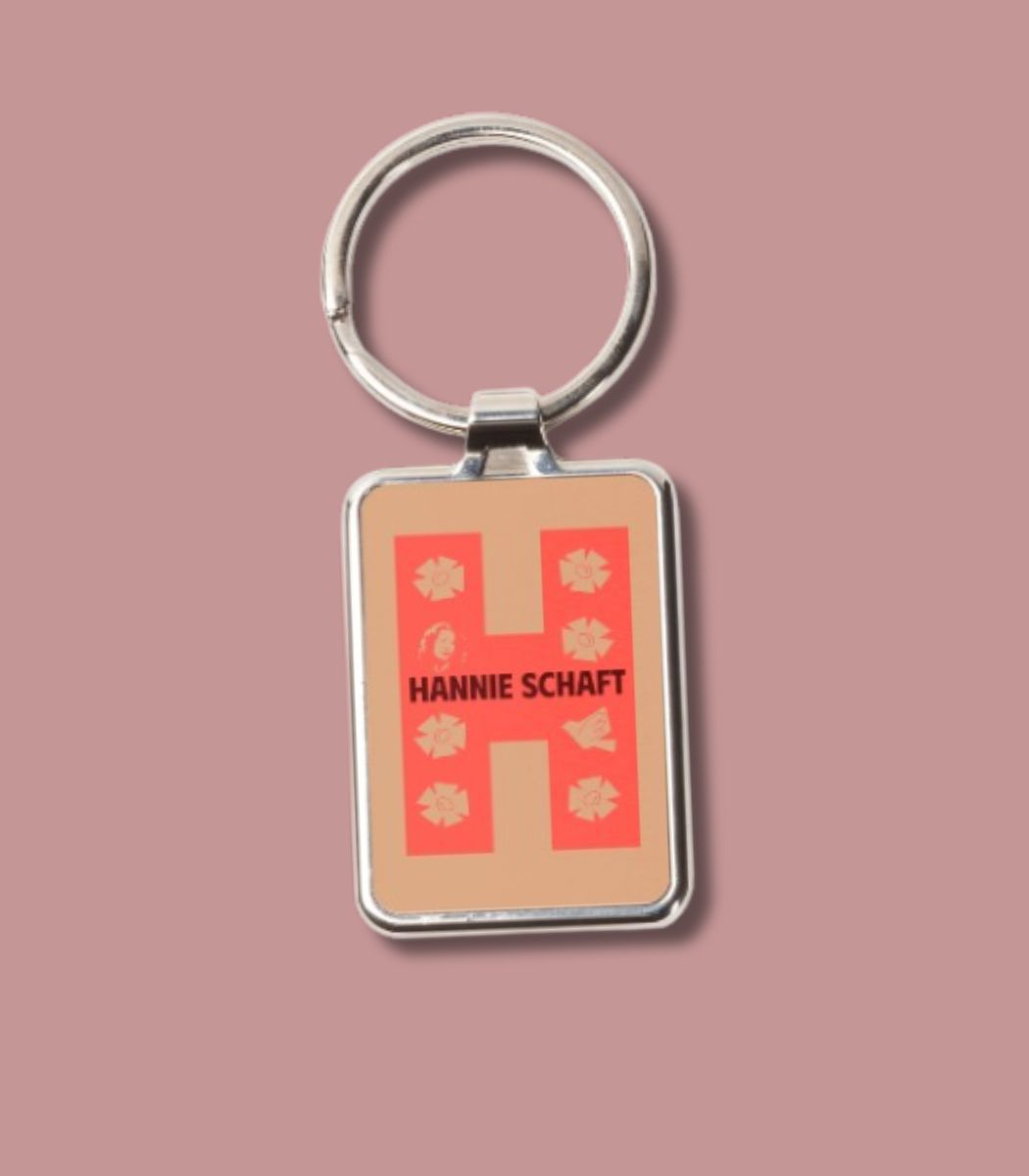 Voor vrijheid, gelijkwaardigheid en recht gaf zij alles. Laat Hannie’s moed met je meereizen met deze sleutelhanger"