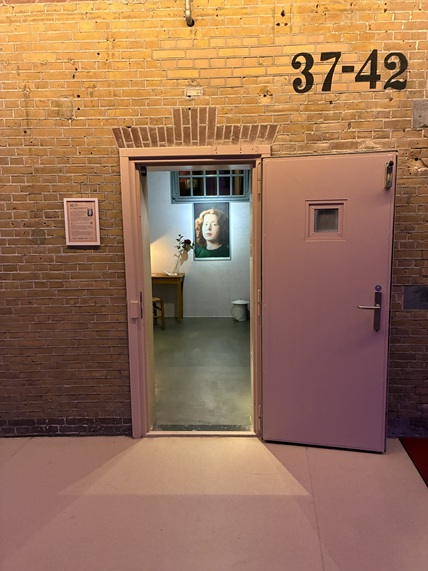 Cel van de Koepel Haarlem, gezien vanuit de hal.